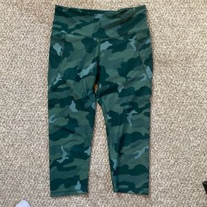 Old navy Camo Crops with pockets